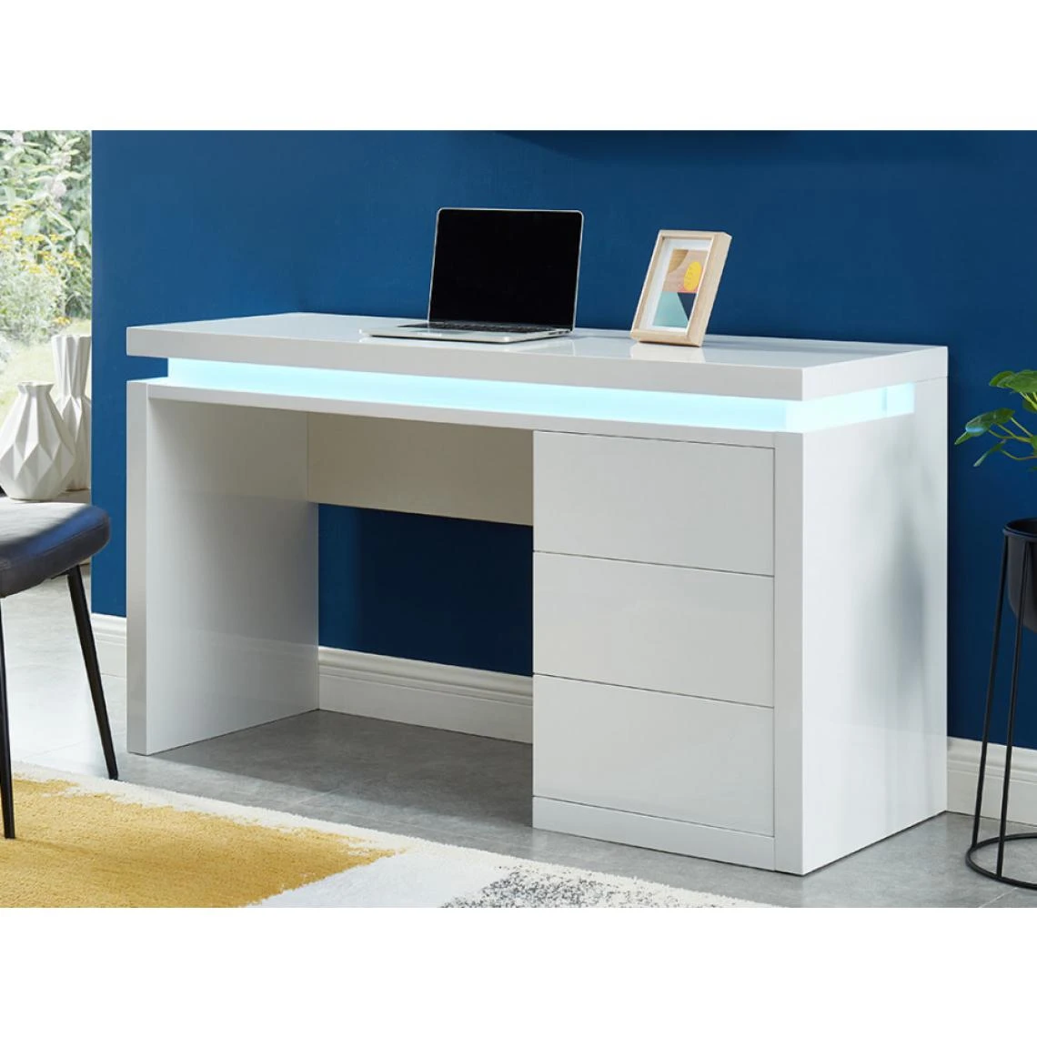 Vente-unique Bureau EMERSON - 3 Tiroirs - MDF Laqué Blanc - LEDs 2 Vente-unique Bureau EMERSON - 3 Tiroirs - MDF Laqué Blanc - LEDs – Image 2