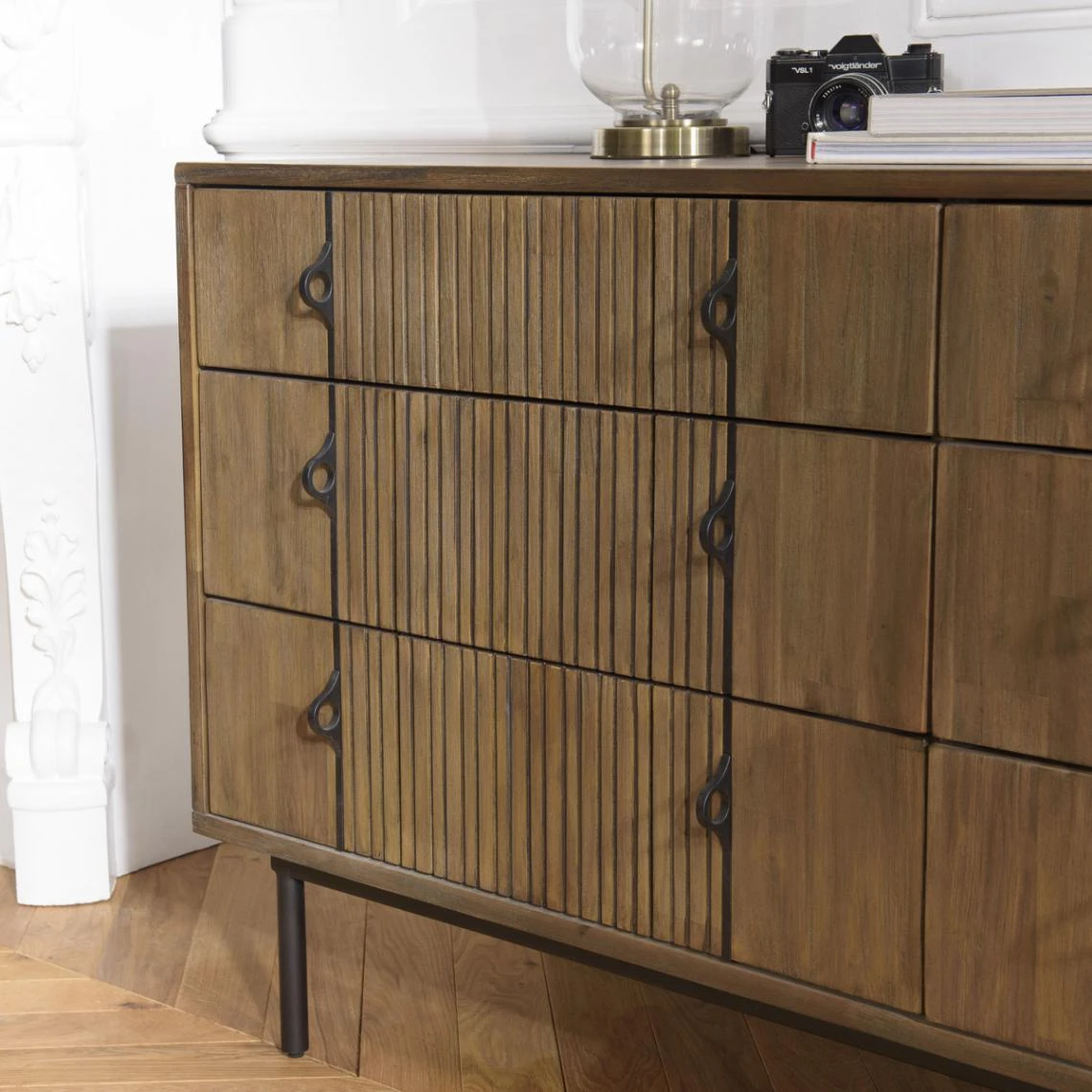 MACABANE Commode 6 Tiroirs Acacia Pieds Métal GINO 9 MACABANE Commode 6 Tiroirs Acacia Pieds Métal GINO – Image 9